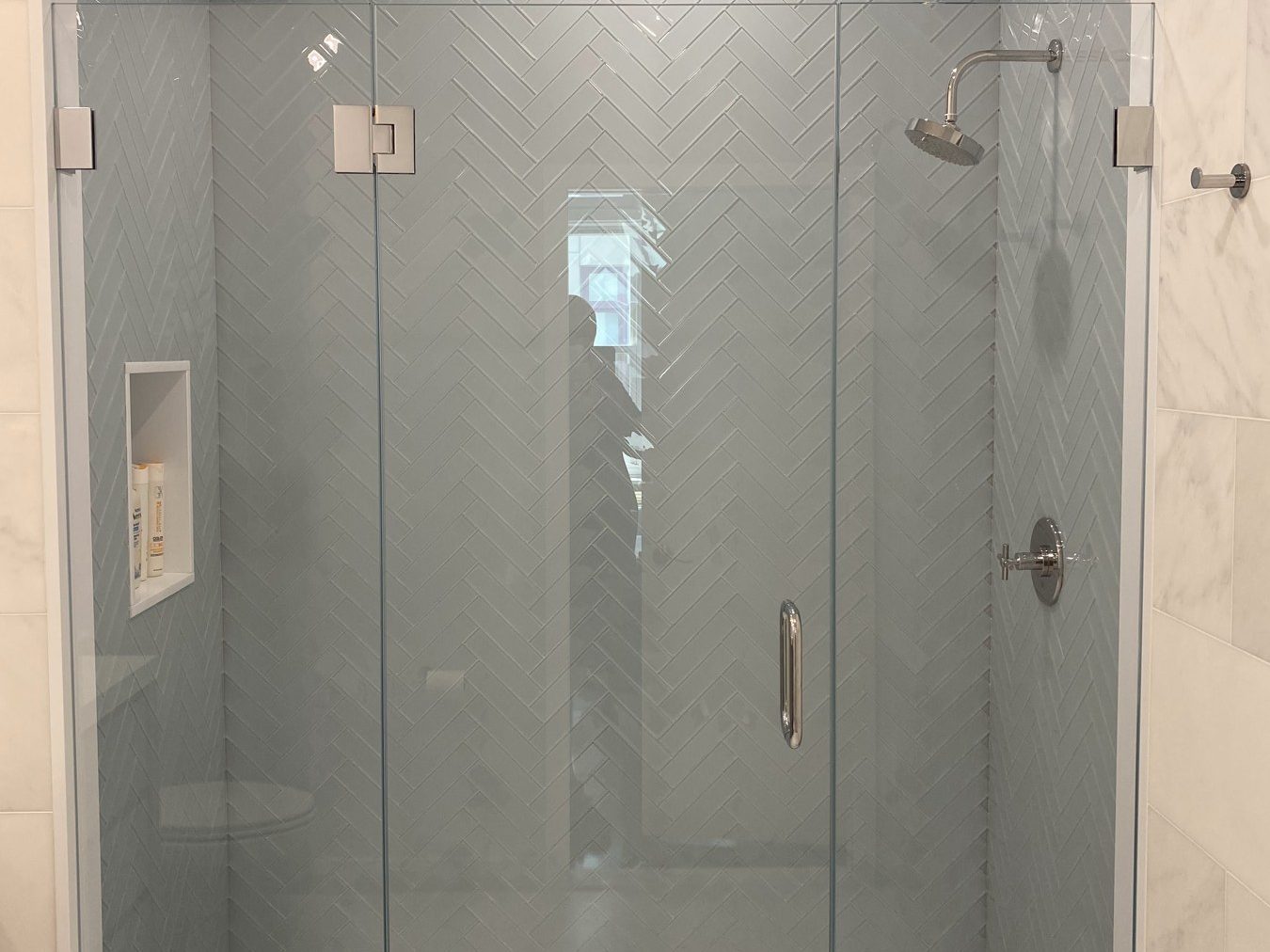 Glass shower and niche